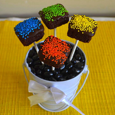 Make these cute brownie pops for parties and favors.