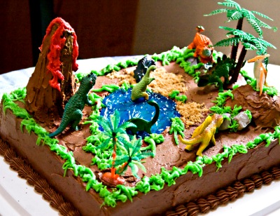 Dinosaur Birthday Cake on Dinosaur Birthday Cake On Here Is A Neat Dinosaur Cake Idea For A