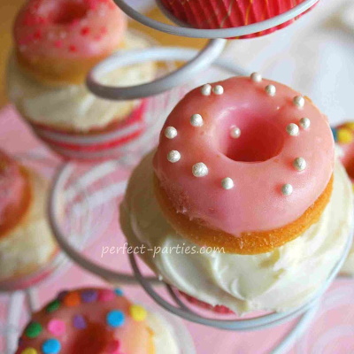 Make these cute donut cupcakes.