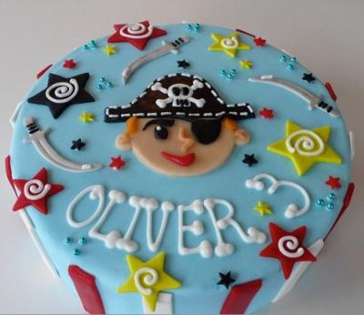 For this pirate cake it was very important that the Pirate not be too scary